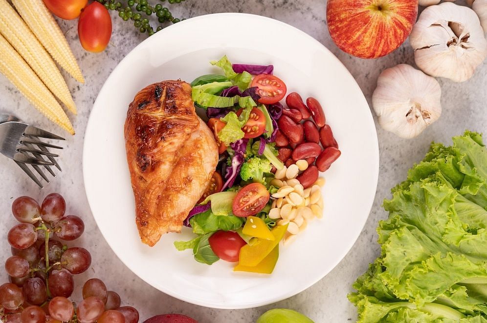 Diet for fatty liver to improve liver functioning (Image via Freepik/Jcomp)